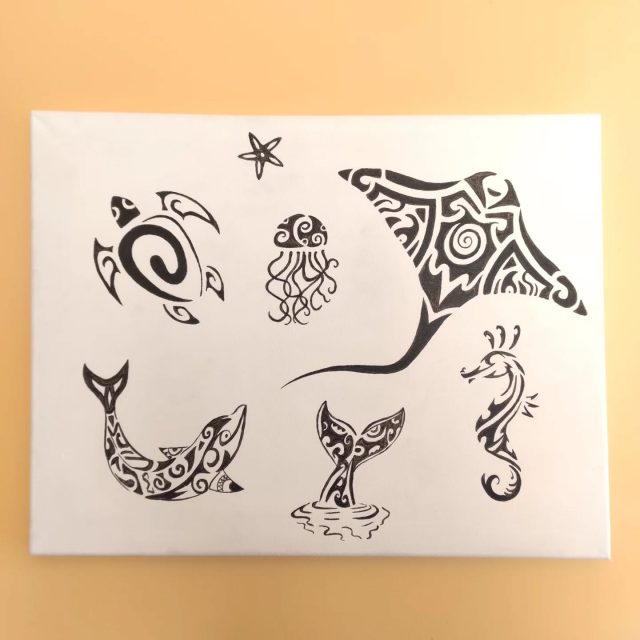 🎨🖌️ #peinture d'#animaux #marins style #tribal #polynesien inspiré d'un récent #voyage 🌏✈️

#dauphin #baleine #hippocampe #meduse #tortue #etoiledemer 🐬🐋🎐🐢🏖️

➡️ https://dicietailleurs.fr