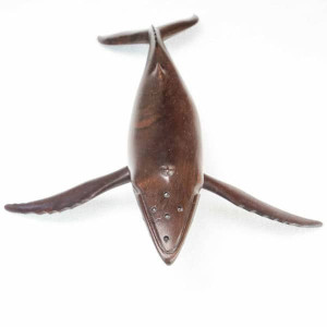 sculpture-baleine-bois-hintsy-artisanat-de-madagascar