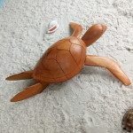 sculpture-madagascar-tortue-bois-clair-arbre-à-pain-artisanat-malgache