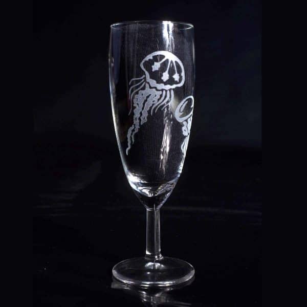 verre-a-champagne-meduse-ocean-gravure-personnalise-meduse-artisanat-occitanie-2